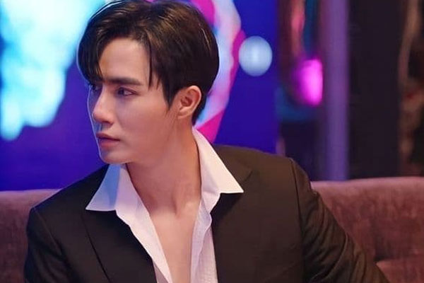 Vợ đi làm tối muộn chưa về, tôi kiểm tra định vị thì choáng váng phát hiện ra vị trí cô ấy đang ở