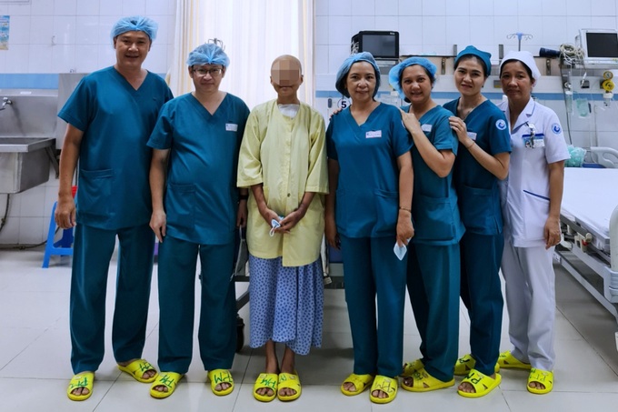 Bác sĩ cân não hóa trị cho cô gái trẻ đang hôn mê nguy kịch