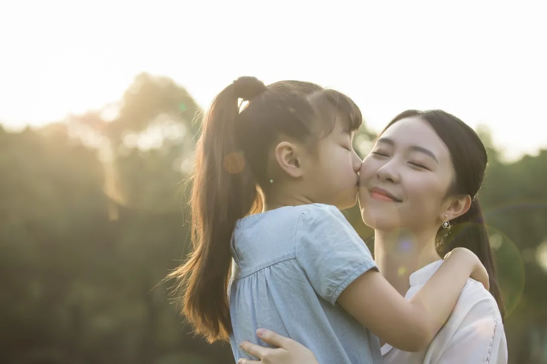 Phụ nữ hạnh phúc trước đi, được không?