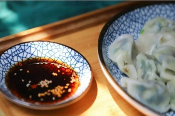 Ăn há cảo không chấm nước tương, doanh nhân phải vào tù