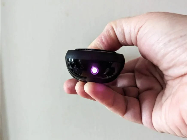 Lắp camera, chủ nhà hốt hoảng vì hành động của cô giúp việc trong phòng ngủ