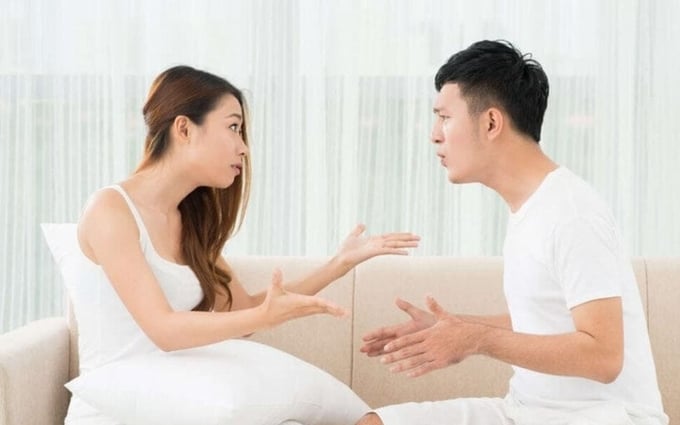 Chưa nhận tiền thưởng Tết mà vợ chồng tôi đã suýt lôi nhau ra tòa ly hôn